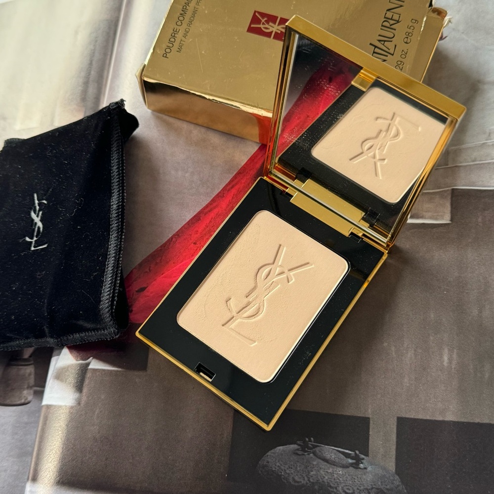YSL Radiant pressed powder with pouch & sponge 3 beige